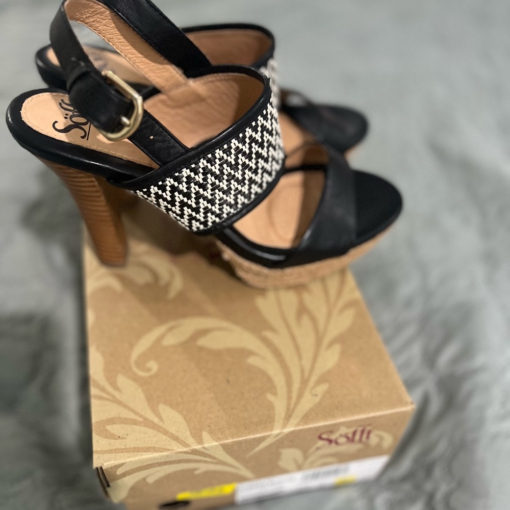 Black leather shoes. Size 7.5 - Picture 2 of 6